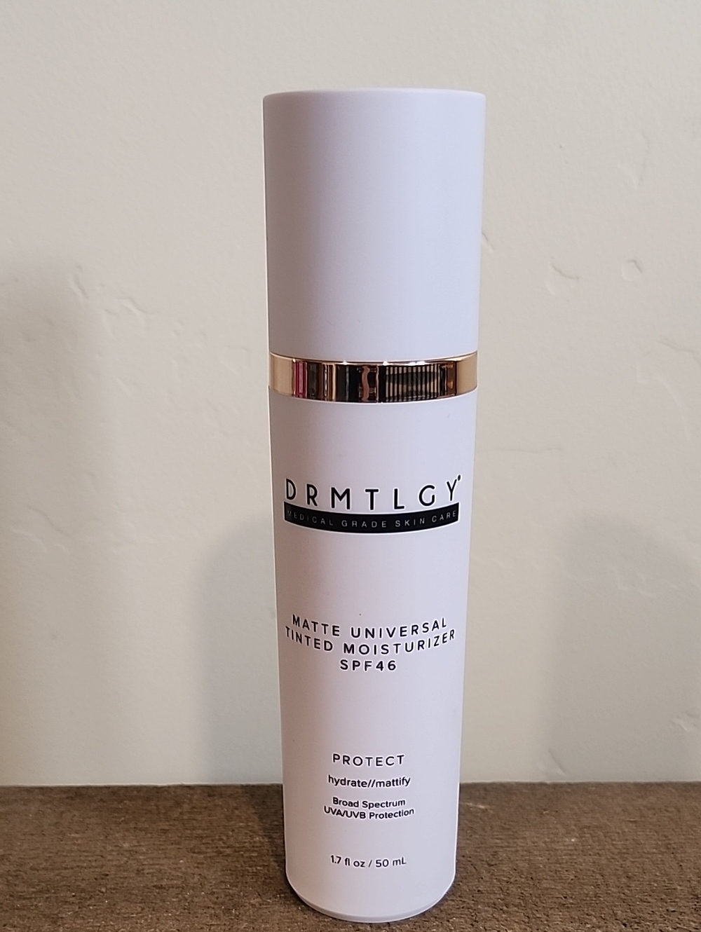 Matte Universal Tinted Moisturizer SPF46 - Soft White